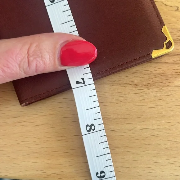 INTERNATIONAL WALLET WITH GUSSETS, MUST DE CARTIER